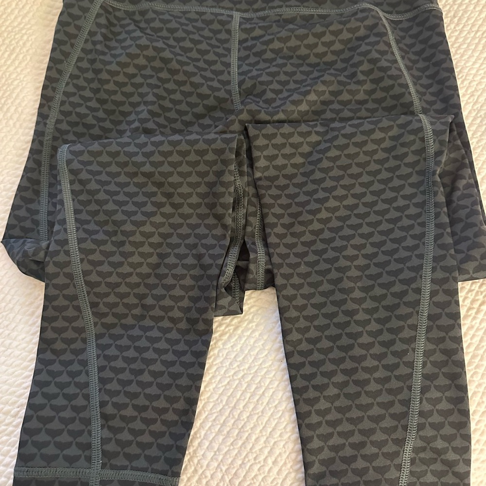 Vineyard Vines Performance Whale Dot Leggings Black‎ Gray Athletic Capri Size S - Picture 2 of 7
